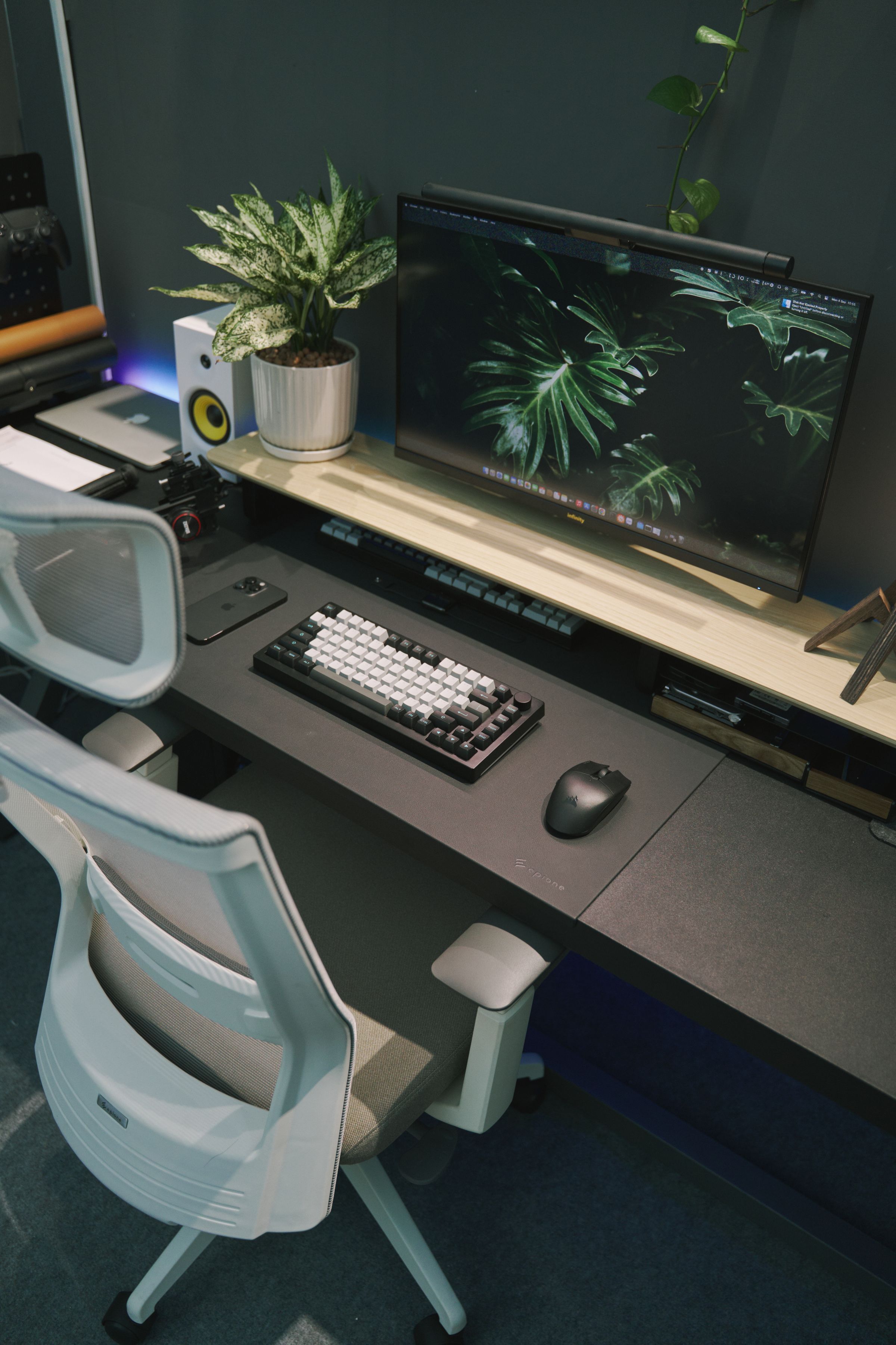 Home-office desk — stock photo, not our studio.